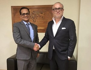 BEX Chairman and CEO Pascal Niedermann with FSC CEO Dhanesswurnath Vikas Thakoor, Cyber City, Republic of Mauritius, November 2022