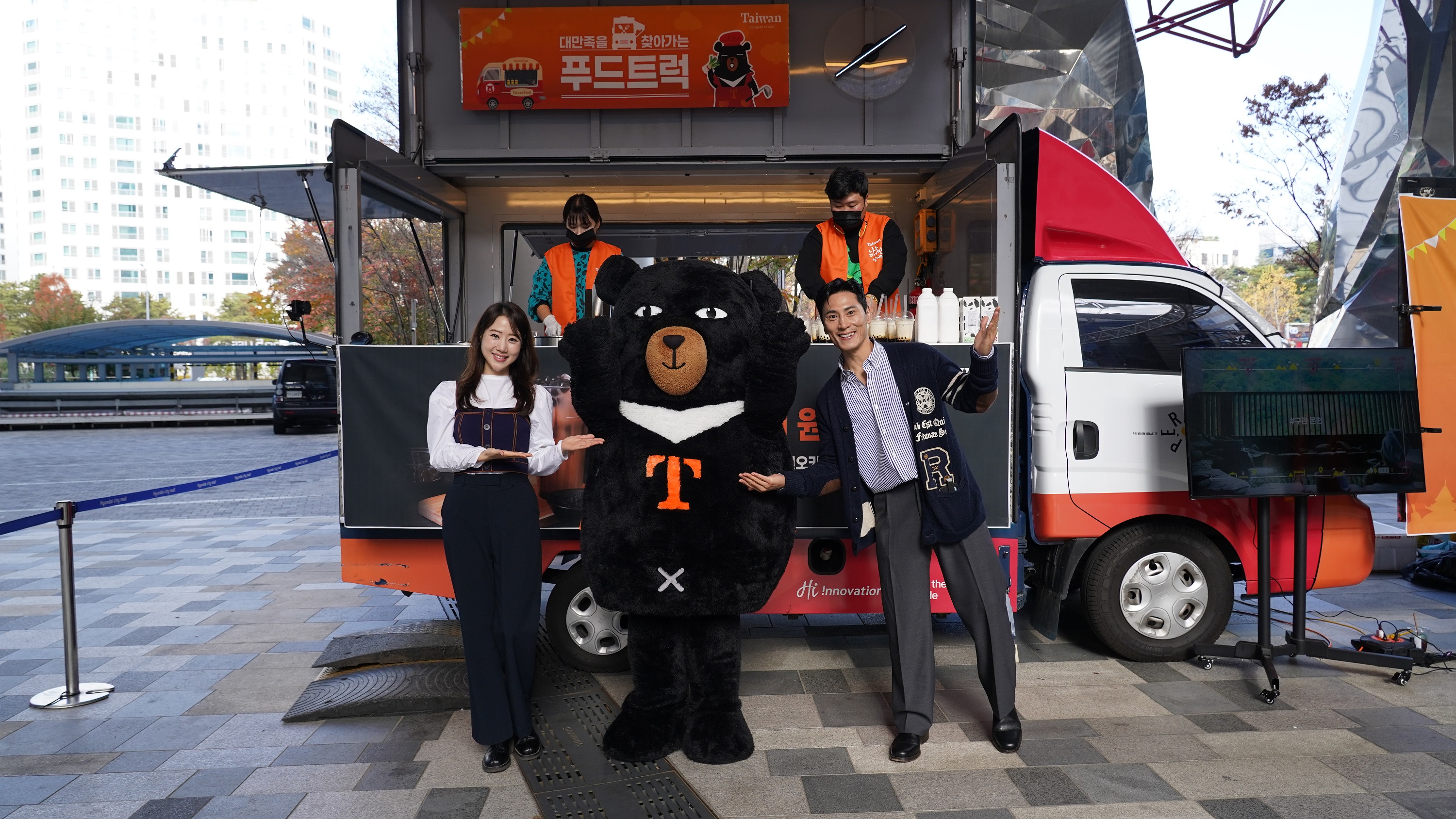 Tourism Bureau’s Taiwanese gourmet food truck activity
