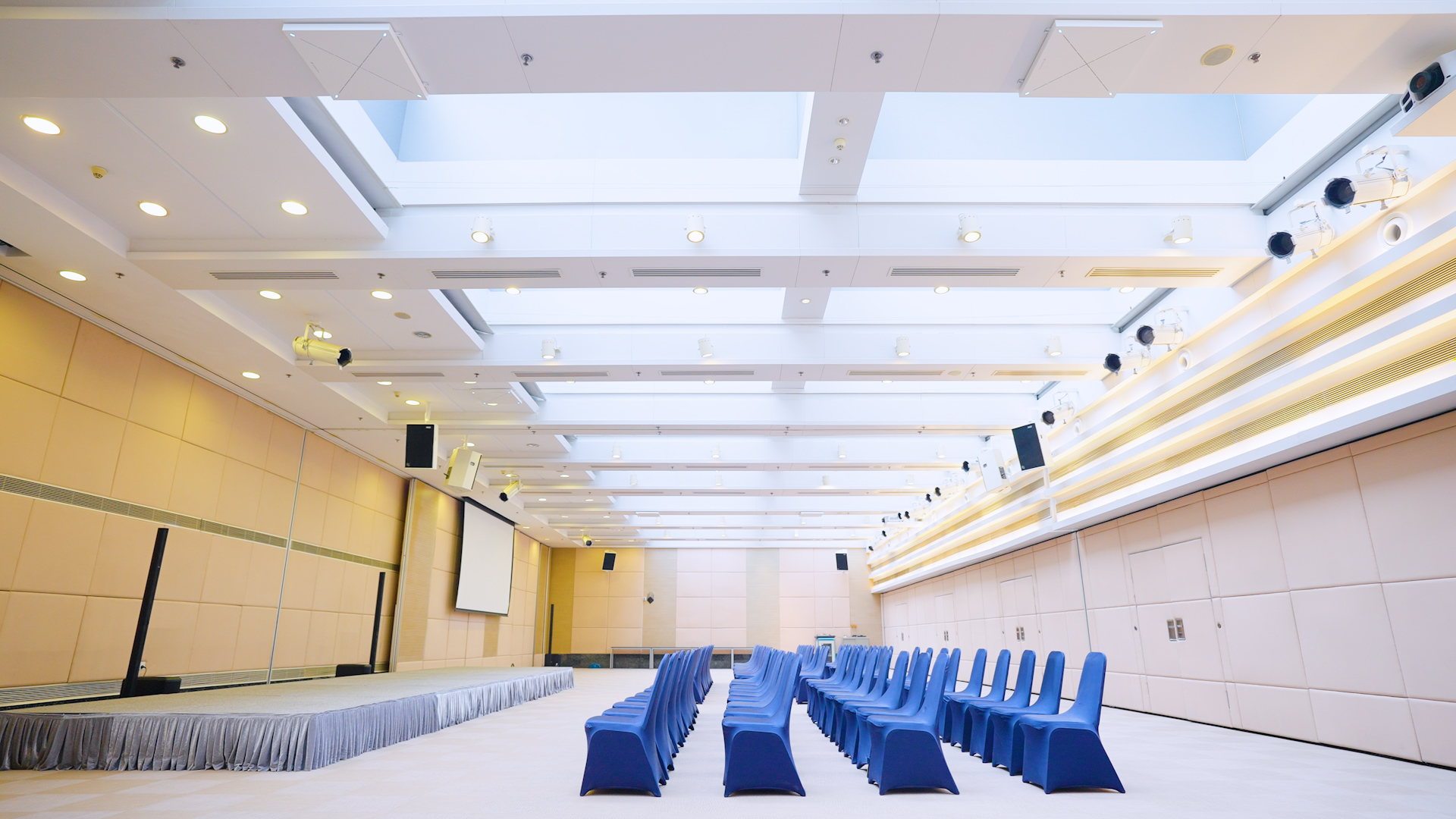 German Centre Shanghai installed 5 TCC 2s in its combined large meeting room