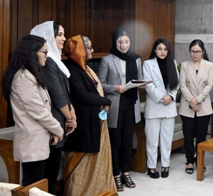 Prime Minister Sheikh Hasina of Bangladesh met with a group of Afghan students