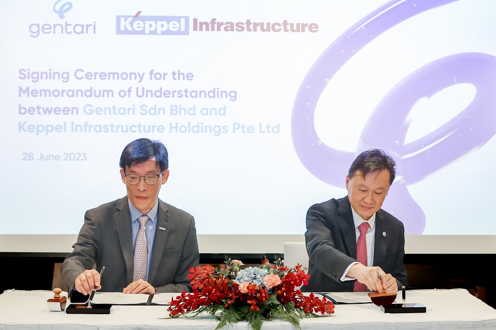 From left: 1. Mr Tan Boon Leng, Managing Director, Keppel Infrastructure Holdings 2. Mr Low Kian Min, Chief Renewables Officer, Gentari Sdn Bhd
