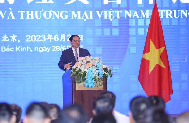 Prime Minister Pham Minh Chinh attended the Vietnam-China Business Forum in Beijing on June 28.