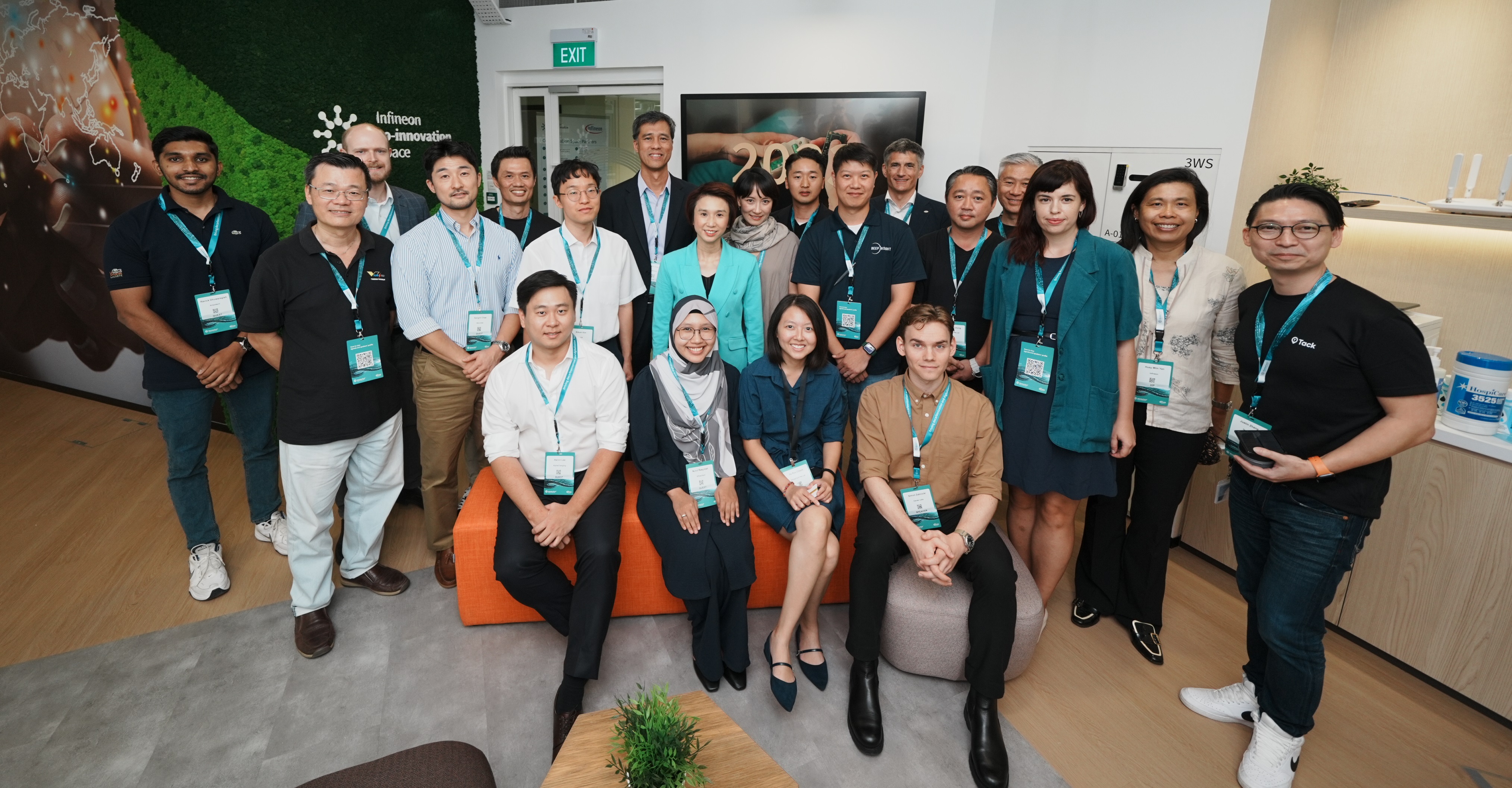 Startups at Infineon’s Co-Innovation Space pose with the Minister of State Low Yen Ling (middle) and Infineon Technologies Asia Pacific President and Managing Director CS Chua (behind her).