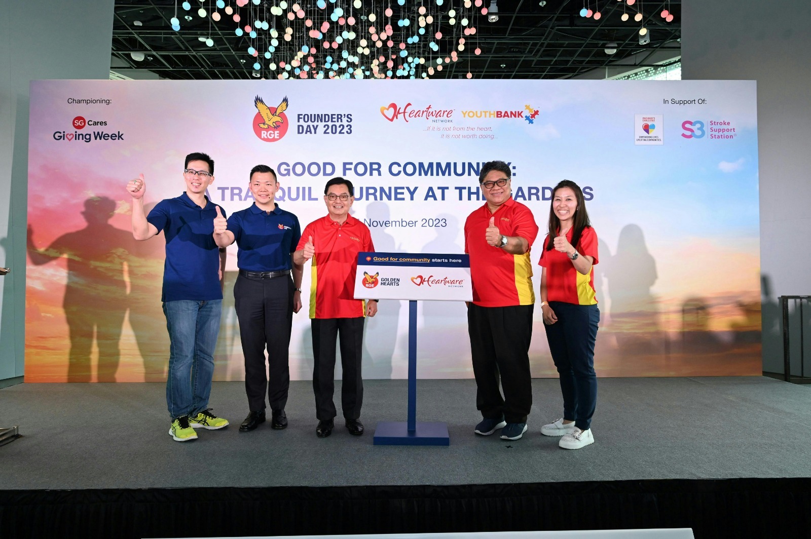 From Left: Mr Benny Lee, Executive Vice President, External Affairs, RGE; Mr Anderson Tanoto, Managing Director, RGE; Mr Heng Swee Keat, Deputy Prime Minister and Coordinating Minister for Economic Policies, and Chief Patron of Heartware Network; Mr Anthony Lin, Vice Chairman, Heartware Network; Ms Tan See Leng, Executive Director, Heartware Network. Photo: RGE