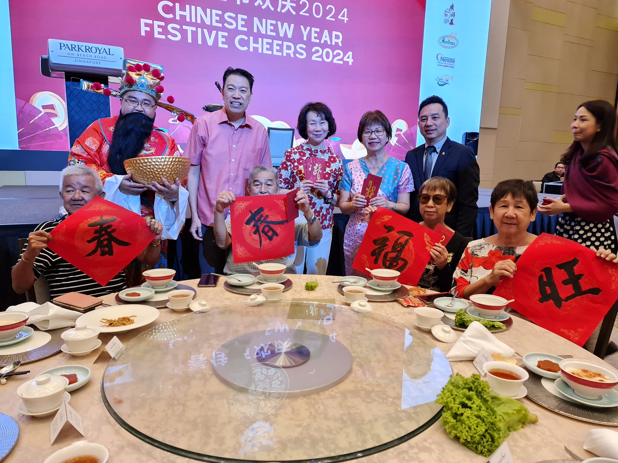 Brushstrokes of Blessings - CS CDC Mayor Phua (back row, 4th from left) hosting Radin Mas Residents