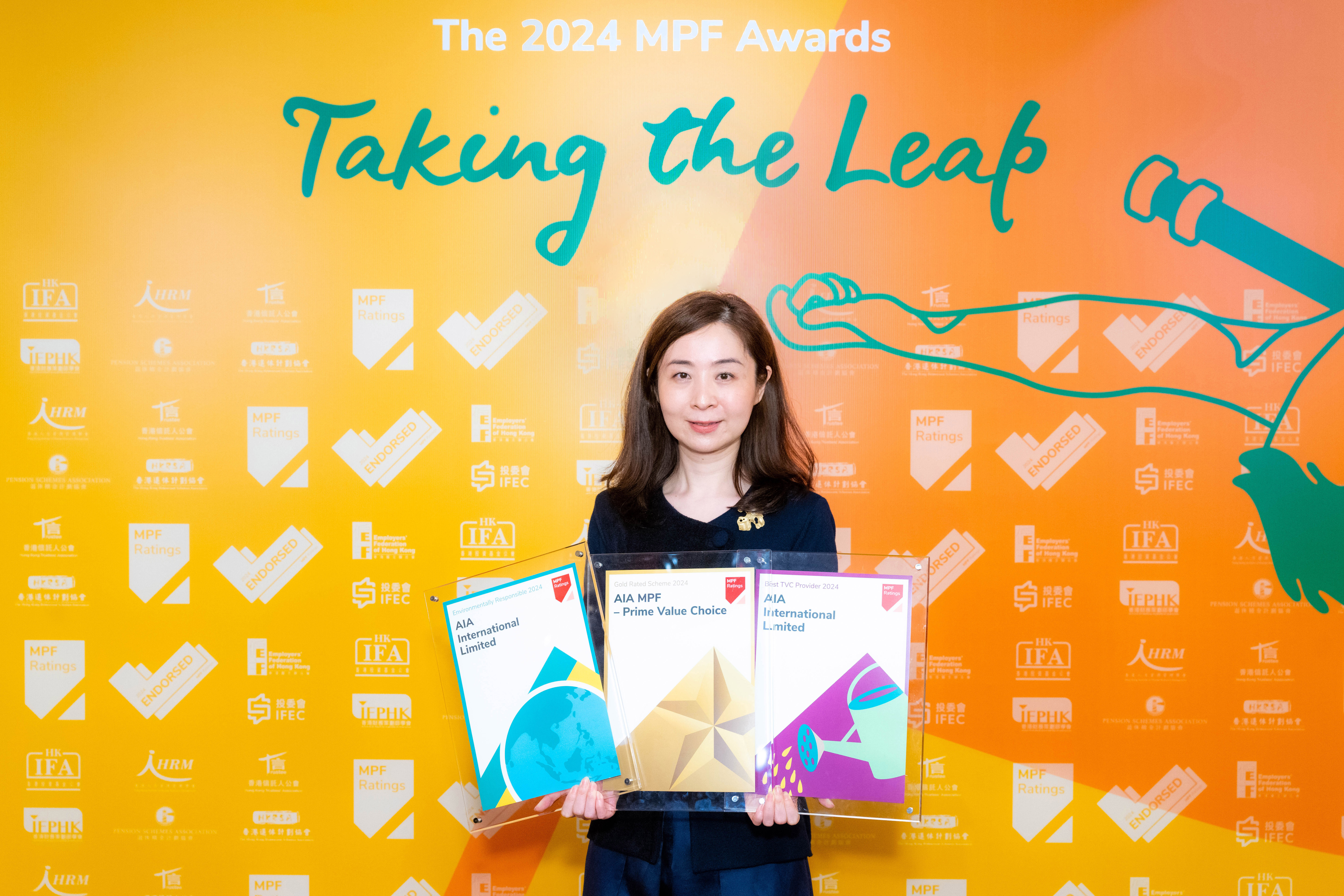 Ms Amelie Shen, Chief Corporate Solutions Officer of AIA Hong Kong & Macau, receives several awards on behalf of the Company at MPF Ratings’ “2024 MPF Awards”.