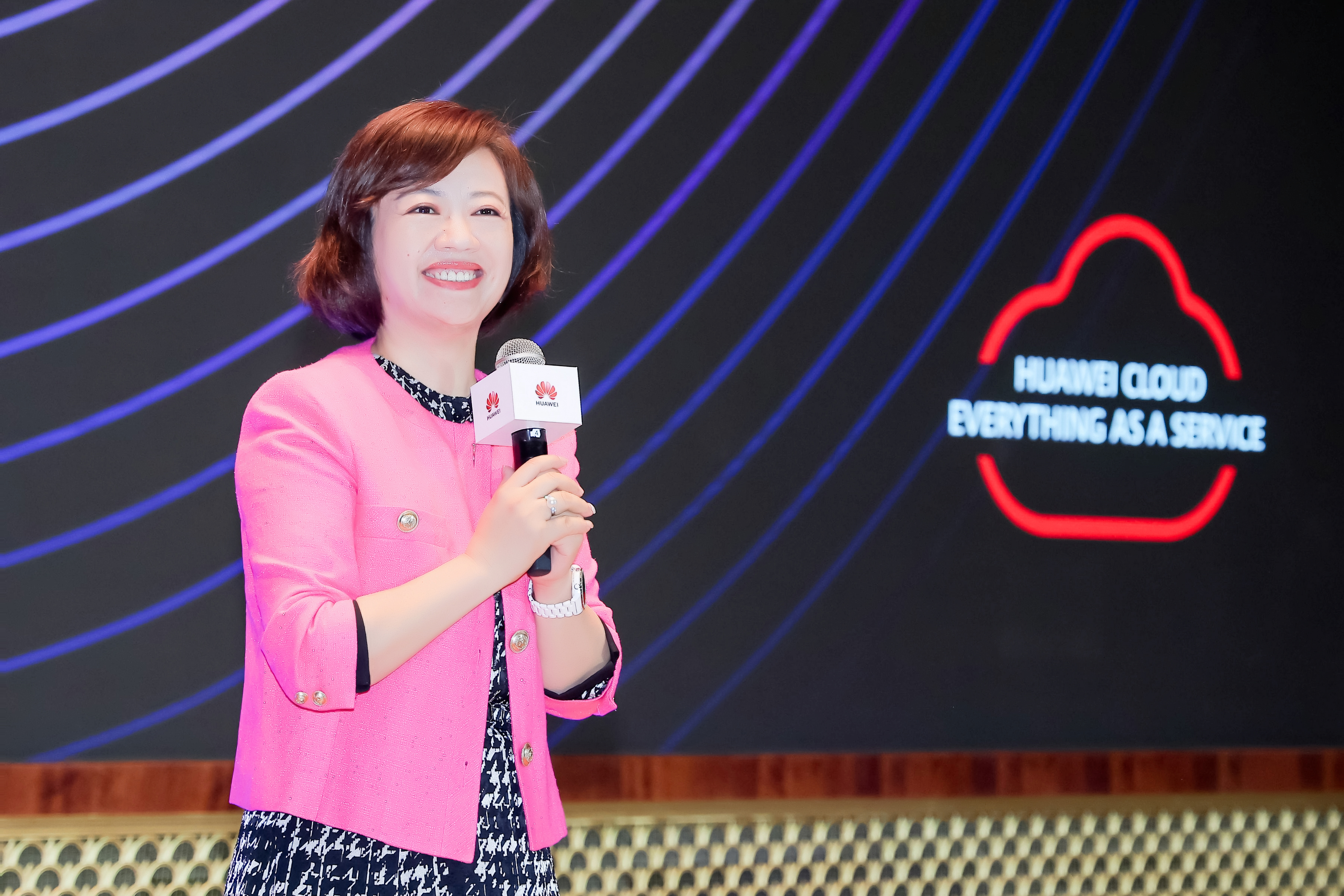Jacqueline Shi, President of Huawei Cloud Computing Global Marketing and Sales Service Dept
