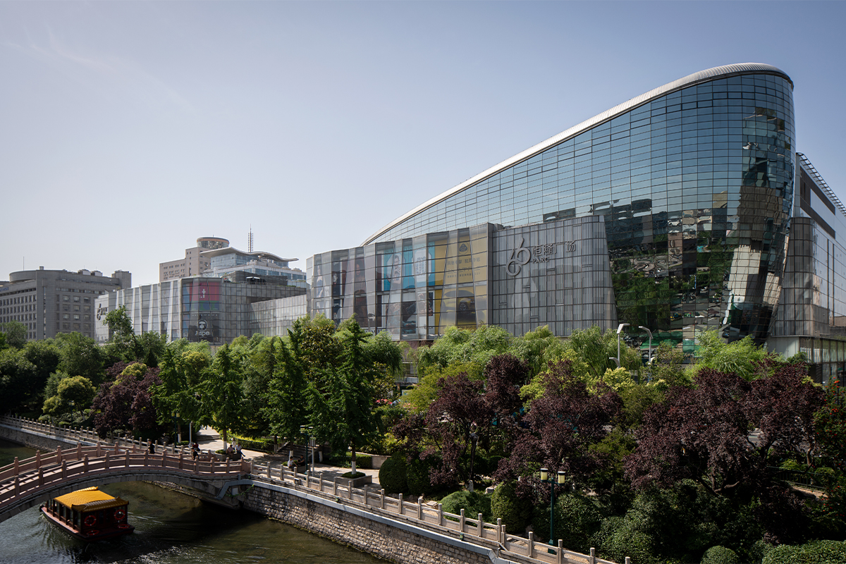 Situated in Jinan’s commercial center, Parc 66 is one of the city’s largest and most prestigious malls