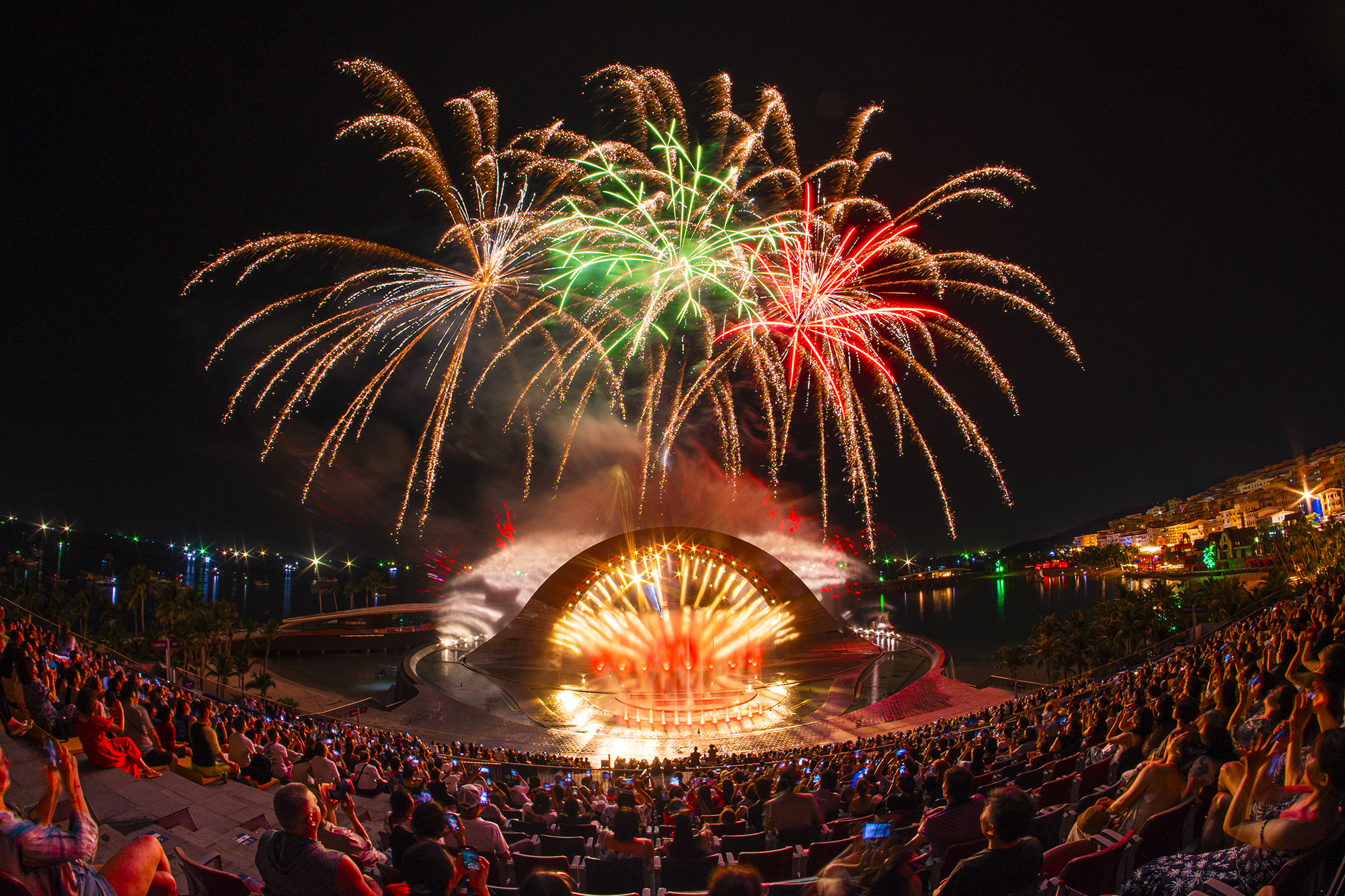 Phu Quoc, the 'Island of Fireworks,' leaves a lasting impression on international visitors with two spectacular fireworks shows lighting up its night skies every night.