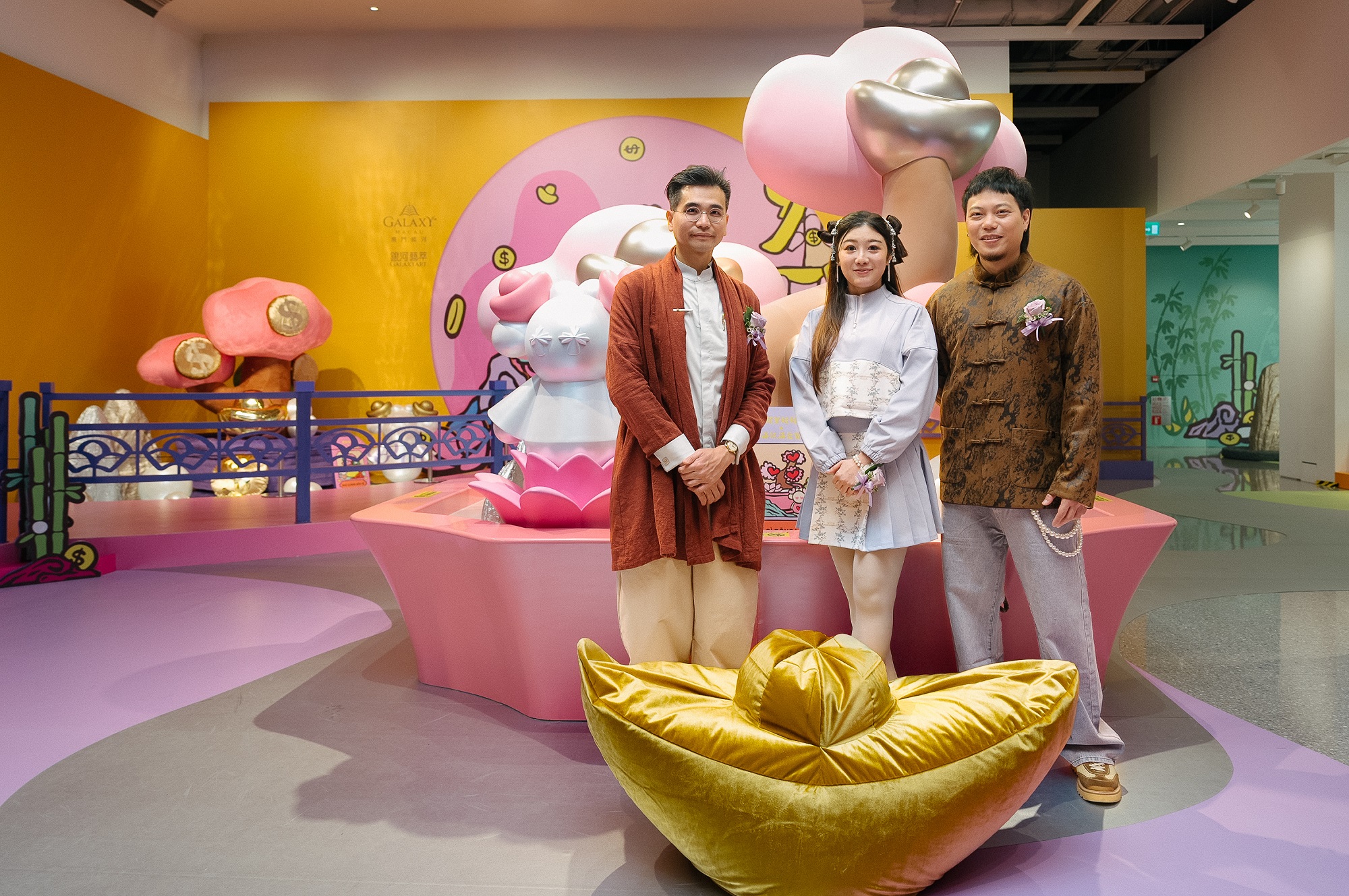 Curator Mr. Gary Mok, artists Sanchia Lau and Ray Chan have joined forces for the first time to merge their well acclaimed artistic IPs — Wishing Doll and Shake Money Tree.