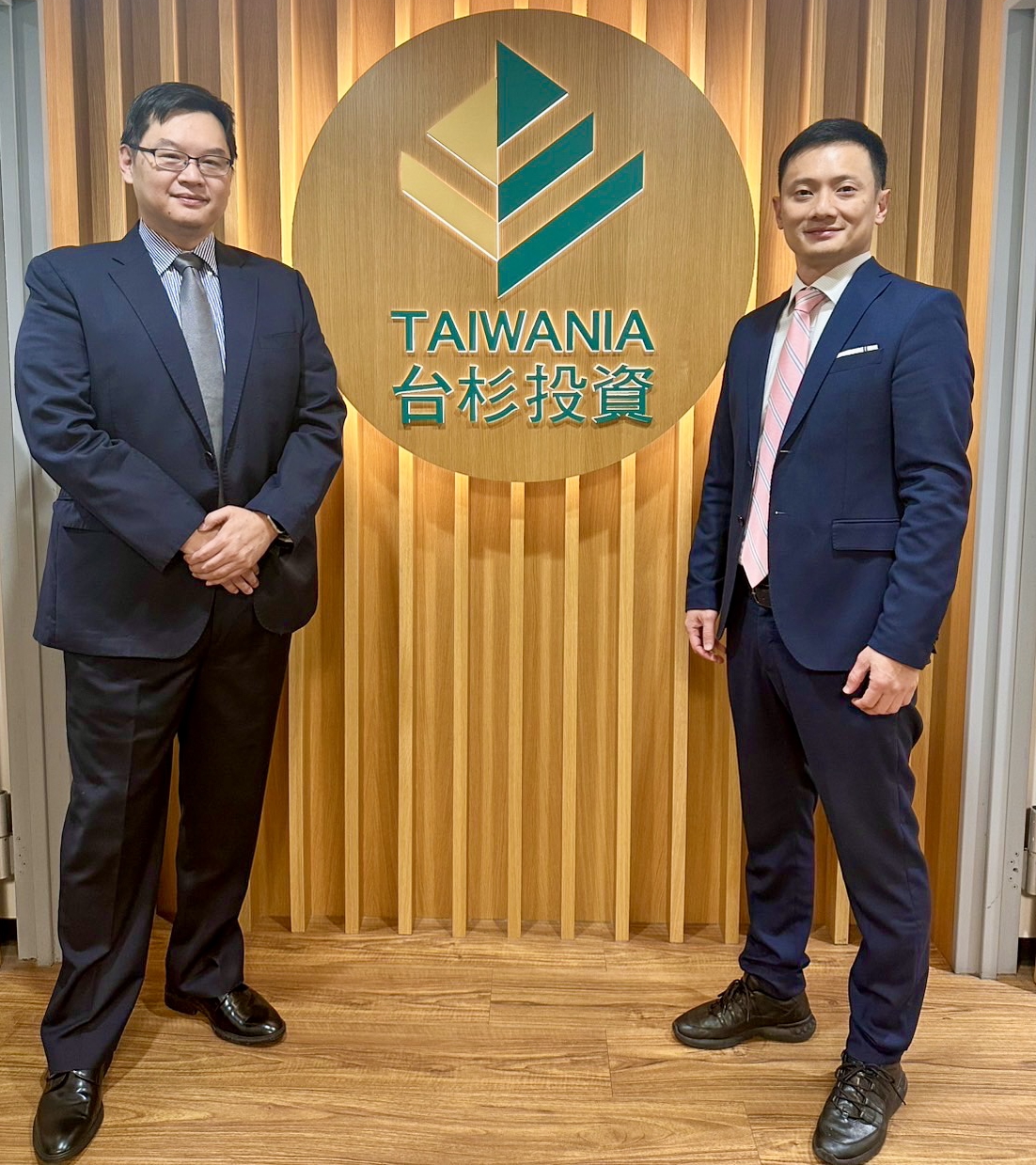 Michael Huang, Managing Partner of Taiwania Capital (Left), and Ed Deng, Co-founder and CEO of Health2Sync (Right)