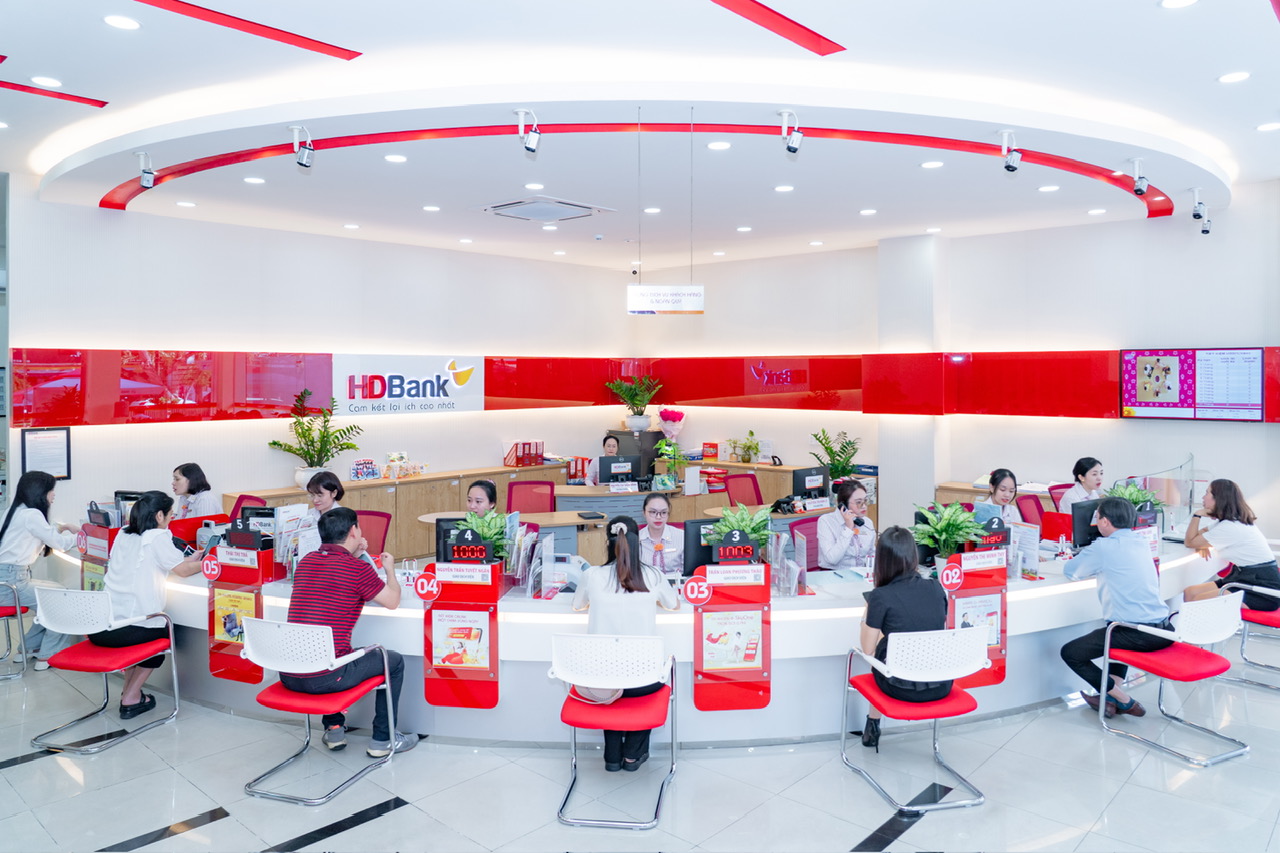 HDBank has announced its highest-ever H1 pre-tax profit of VND10.1 trillion (US$383 million). — Photo Courtesy of HDBank