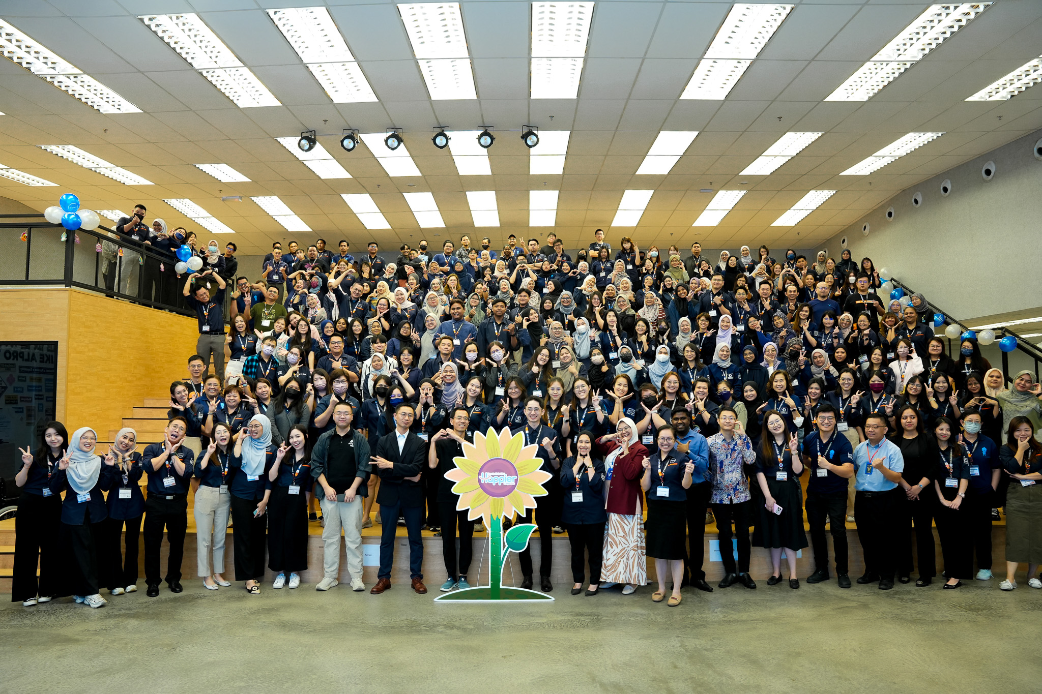 (From right: Pharmacist Sean Liew (Director of Alpro Health); Izzaty Shaima (Clinical Psychologist of Alpro Health); Puan Fazlin Badri Alyeope (Director of the Malaysian Mental Health Association (MMHA); Pharmacist Lim En Ni (Chief Pharmacist and Engagement Director of Alpro Pharmacy)