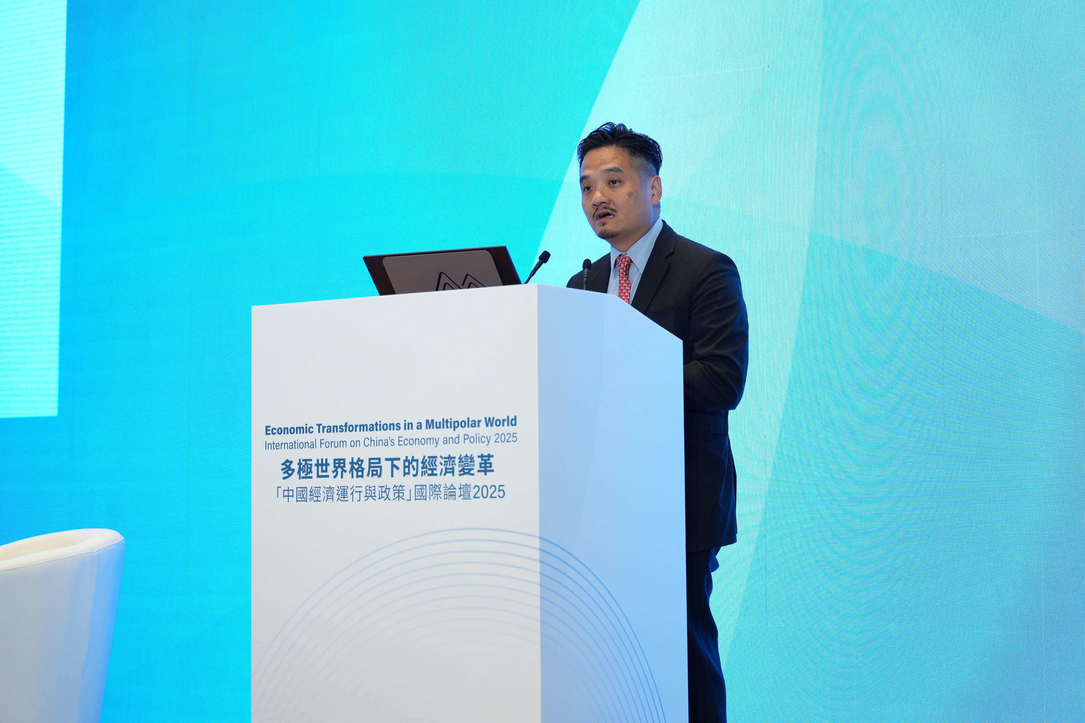 The Head of the Chief Executive’s Policy Unit, Dr Stephen Wong, delivered his closing remarks at the Forum.