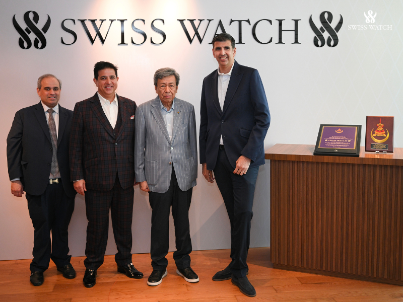 His Royal Highness, The Sultan of Selangor, with the Executive Directors of Valiram.