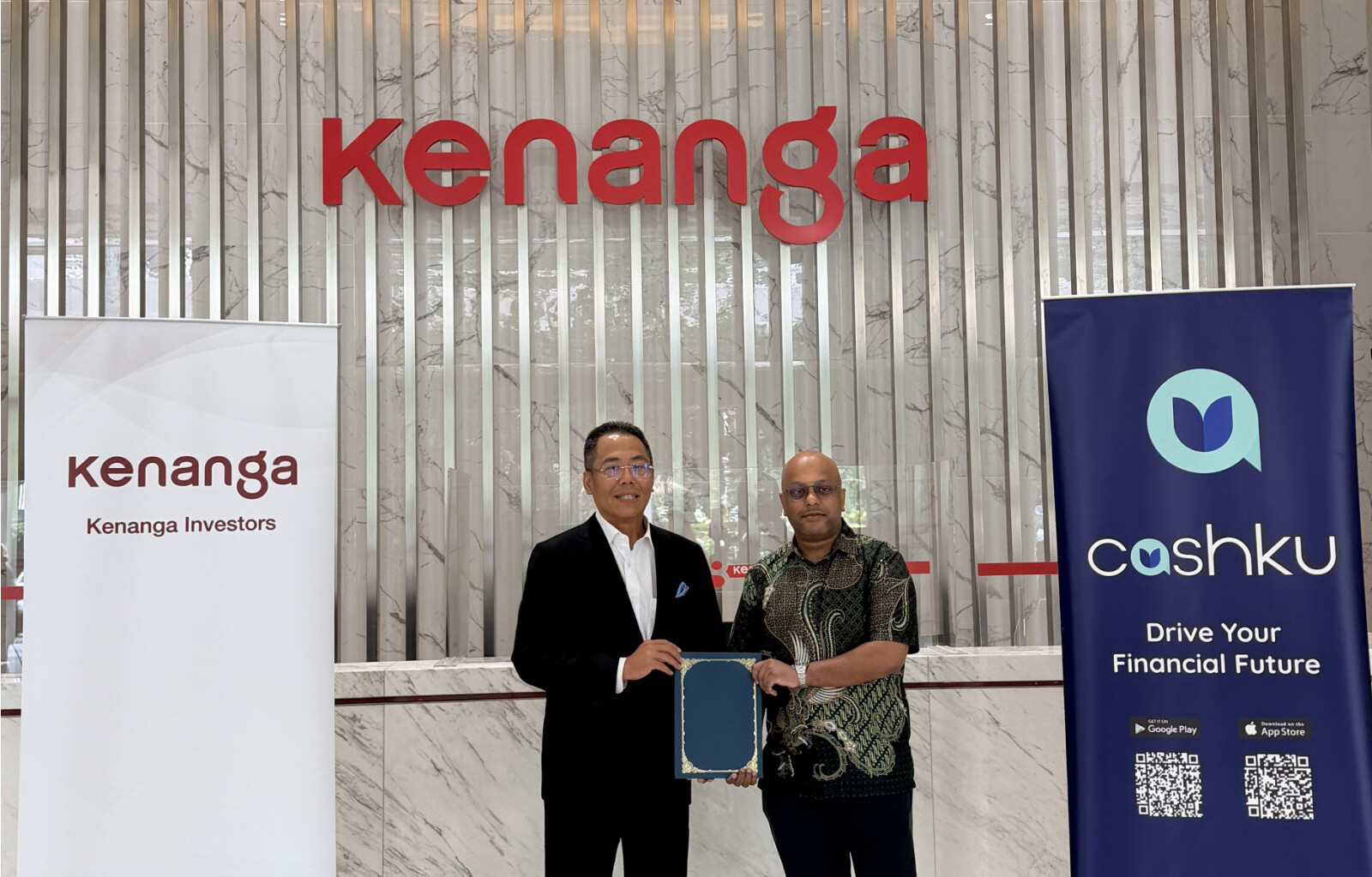 Datuk Wira Ismitz Matthew De Alwis, CEO and Executive Director, Kenanga Investors Berhad and Raevendren Ramachandran, CEO, Cashku