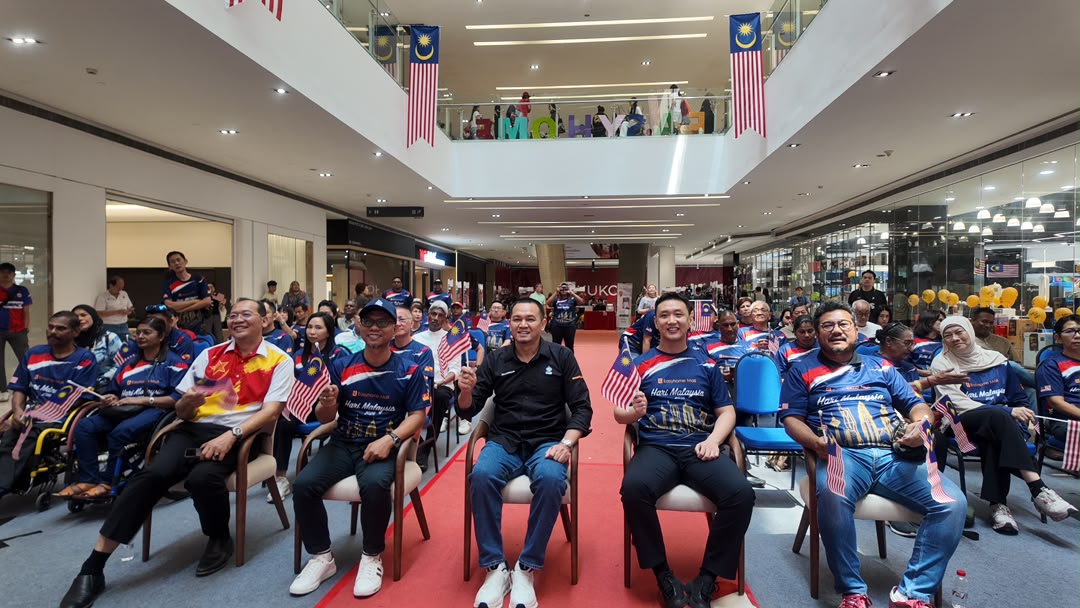 From left: Dr. Mohd Khairuddin Othman, Penyelaras DUN Paya Jaras; Tuan Zulfadzlee Shah Shaharuddin, Ahli Majlis MBSJ, MPP Zon 4; Yang Berusaha Tuan Haji Mohd Zulkurnain bin Che Ali, Timbalan Datuk Bandar Subang Jaya; Leo Xue Ya Qi, General Manager of Easyhome Mall; and Yang Berbahagia Dato