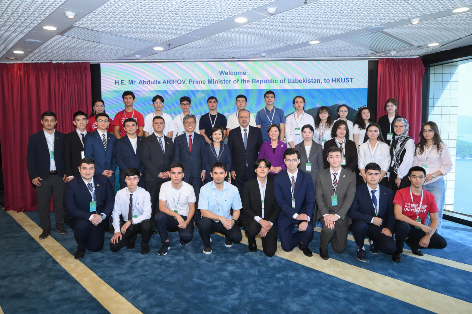 H.E. Mr. Abdulla Nigmatovich ARIPOV, Prime Minister of the Republic of Uzbekistan (seventh right, middle row); Dr. CHOI Yuk-Lin, Secretary for Education of the HKSAR Government (seventh left, middle row); Prof. Harry SHUM, Council Chairman of HKUST (sixth left, middle row); and Prof. Nancy IP, President of HKUST (sixth right, middle row), pose for a photo with students from Uzbekistan during the Prime Minister