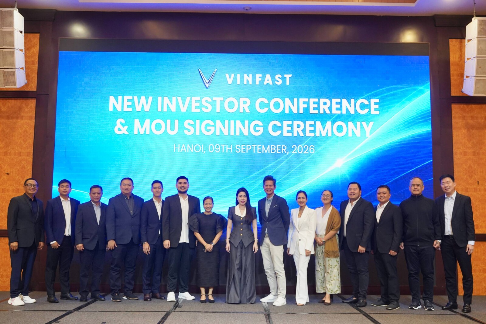 Representatives of VinFast Philippines and 13 dealer groups at the Memorandum of Understanding (MOU) signing ceremony, aimed at expanding VinFast