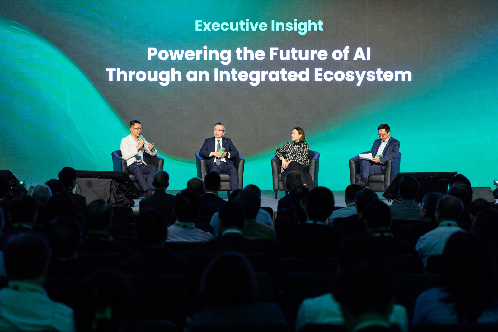 (From left) Steven So, Chief Operating Officer of NTT Com Asia, Terry Wong, Chief Executive Officer of Hong Kong Science and Technology Parks Corporation, Theresa Yeung, Managing Principal, East Asia of Arup, and Simon Ng, Chief Executive Officer of Business Environment Council (Moderator), exchanged insights on powering the future of AI through an integrated ecosystem.