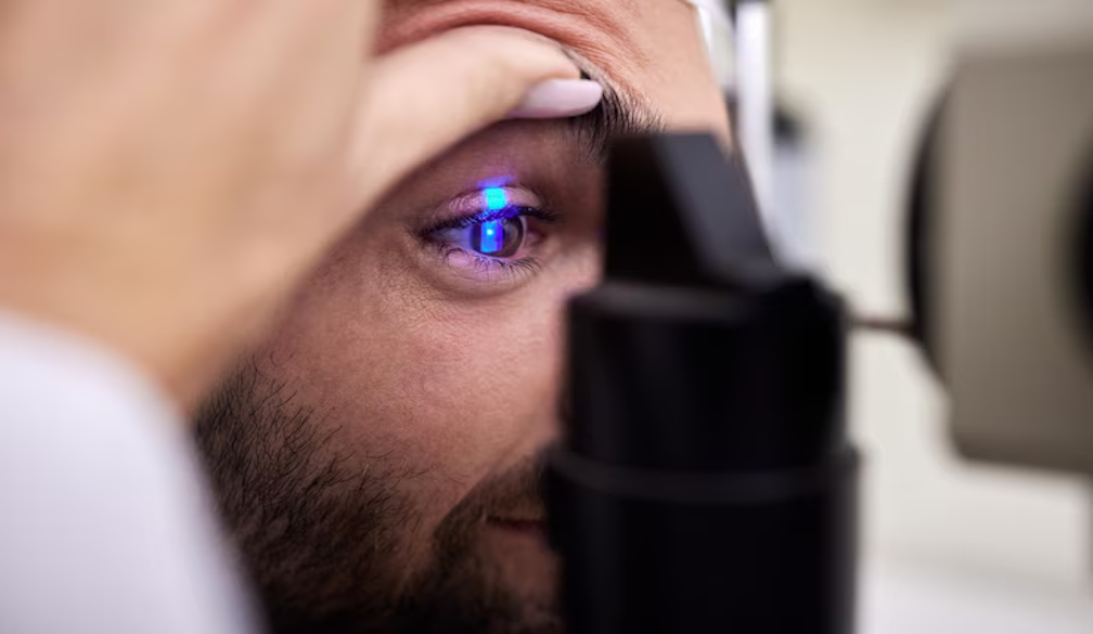 Deciding Between Keratoconus Treatment and Laser Vision